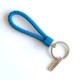 Llavero azul claro con colgante deportivo